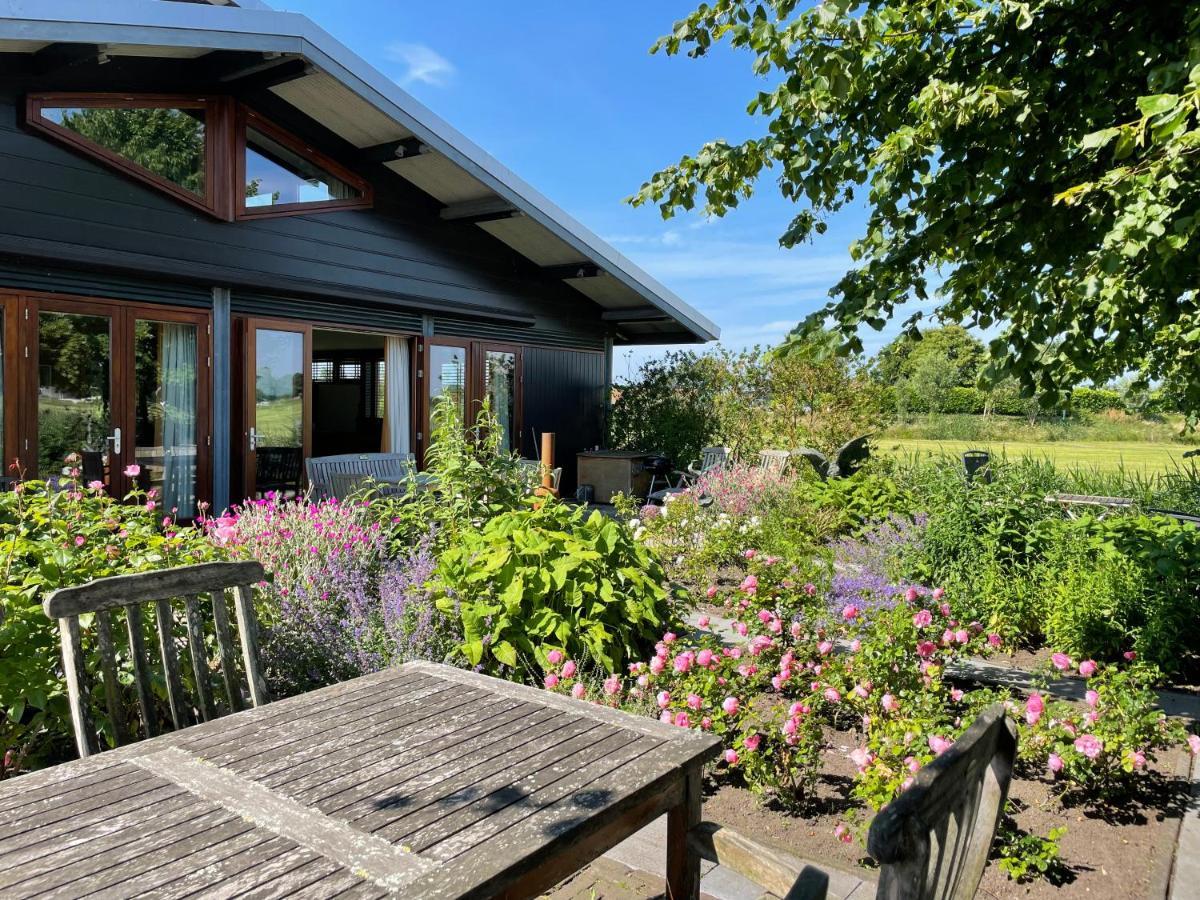 Hestar Husid, Het Luxe Paardenhuis Weesp